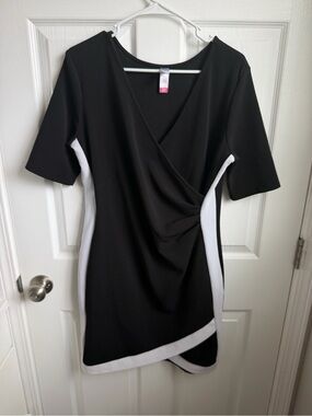 No Boundaries Black White Colorblock Bodycon V-Neck Stretch Dress